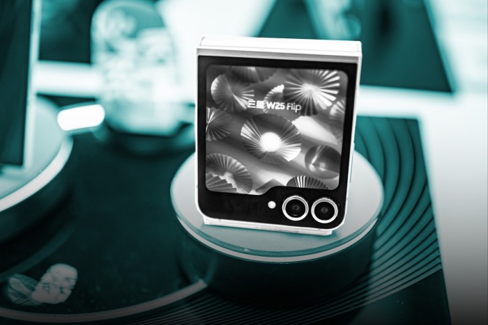 Samsung W25 Flip