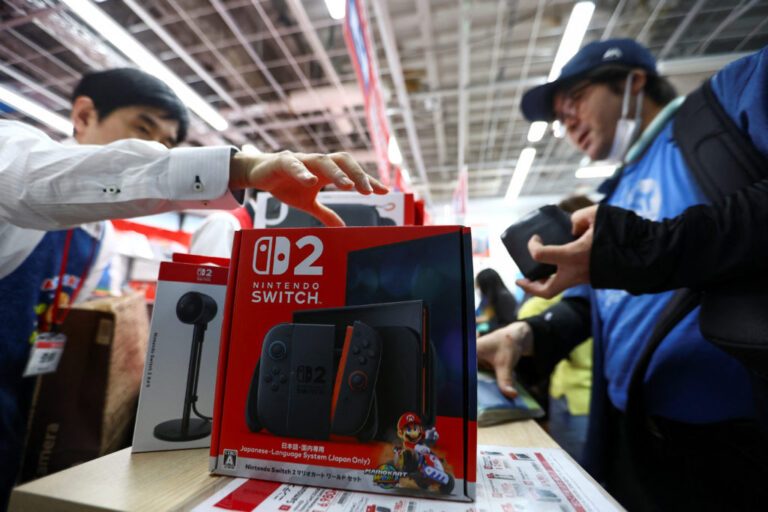 Поклонники выстраиваются в очередь для долгожданного Nintendo Switch 2 по всему миру