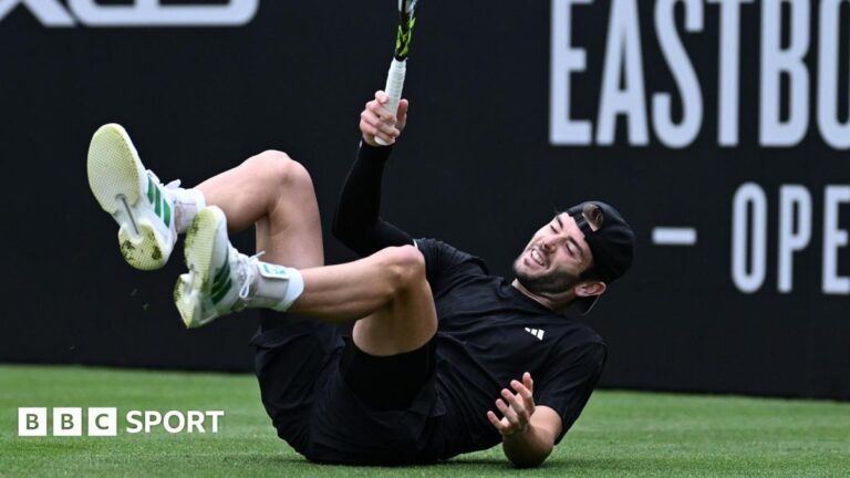 Результаты Eastbourne: Джейкоб Фернли отжигает, когда Билли Харрис побеждает Кэмерон Норри