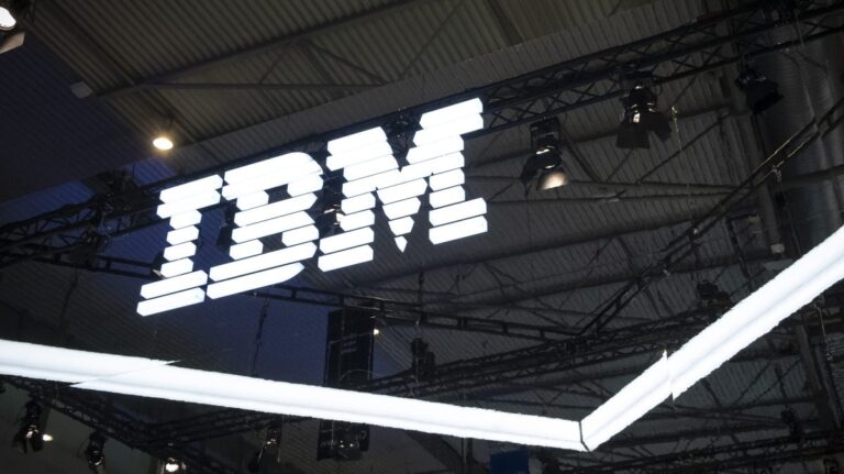 IBM приобретает запуск анализа данных. Старете AI, открывает Accelerator AI в Нью -Йорке.