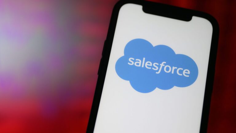 Salesforce Buys Moonhub, стартап -строительство инструментов искусственного интеллекта для найма