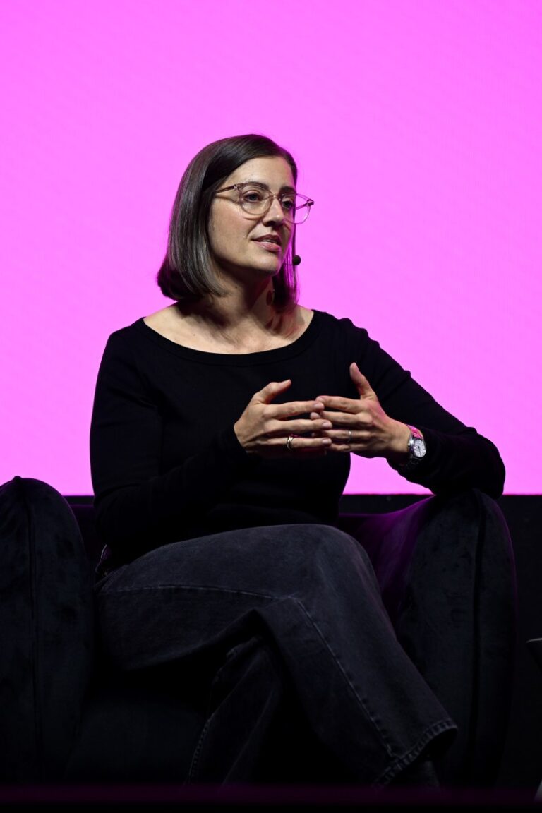 Hinge CMO Джеки Джейнтос надеется помочь сделать Gen Zers менее одиноким