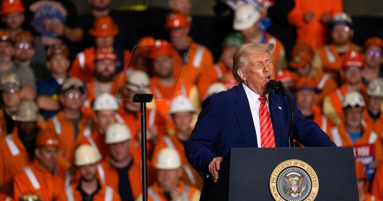 Тарифы Трампа сократят дефицит на 2,8 триллиона долларов и сократят экономику, говорит CBO