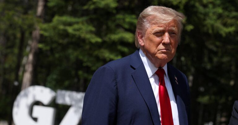 Проблемы Трампа стоят жертв и налогоплательщиков в 1,3 миллиарда долларов, говорится в обзоре демократов Демократа Палаты представителей