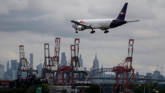FedEx спрос «резко ухудшился» на Китайском маршруте на фоне торговой войны Трампа