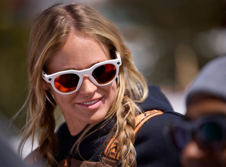 Meta раскрывает свои умные очки Oakley