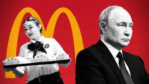 Монтаж, показывающий Путина и пищевого работника с логотипом McDonald's на заднем плане