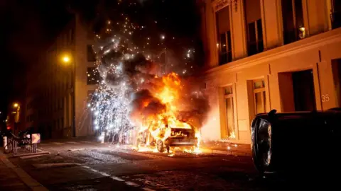 Getty Images горящая машина