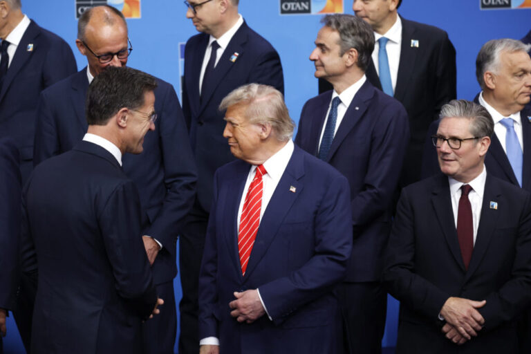 НАТО переживает еще один день — Politico
