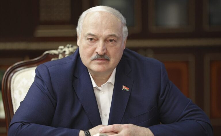 Картофельная ракетка Lukashenko вызывает возмущение от режима противников