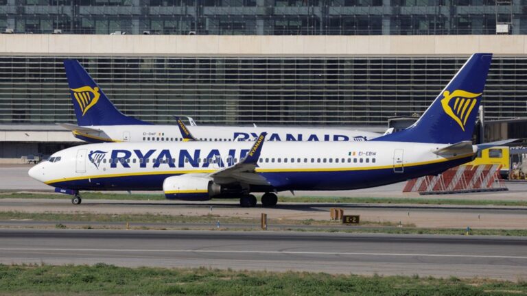 Ryanair отменяет 170 рейсов по борьбе с «развлекательным» ударом по управлению воздушным движением | Денежные новости